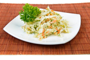 Салат из капусты с морковью витаминный