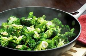 Как вкусно приготовить брокколи на сковороде