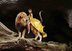 Женщина и лев
